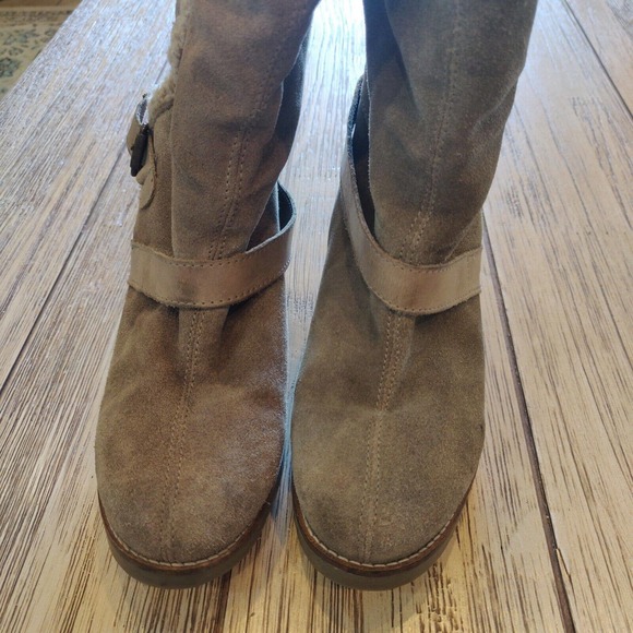 Skechers Women's Mid-calf Boot Wedge Heel Taupe Size 8 Suede Cozy Strappy. - Picture 6 of 6